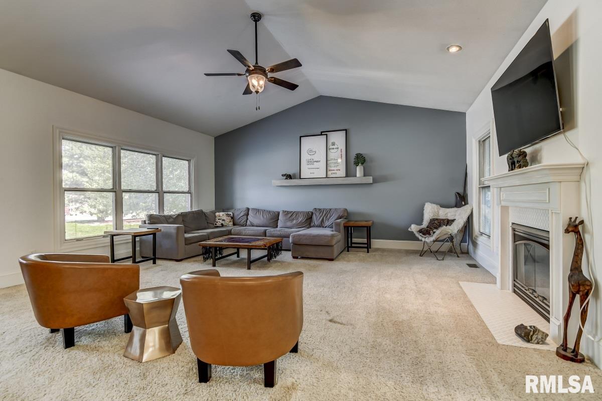 4 Woodland Trail Rochester, IL 62563 - Photo 7 of 49