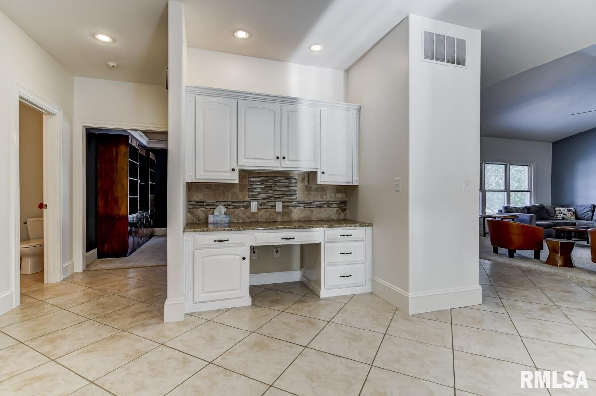 4 Woodland Trail Rochester, IL 62563 - Photo 9 of 49