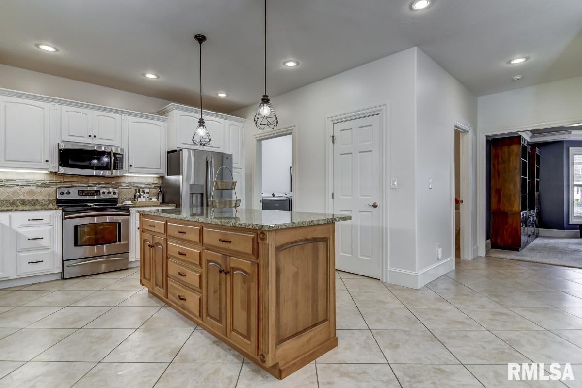 4 Woodland Trail Rochester, IL 62563 - Photo 10 of 49