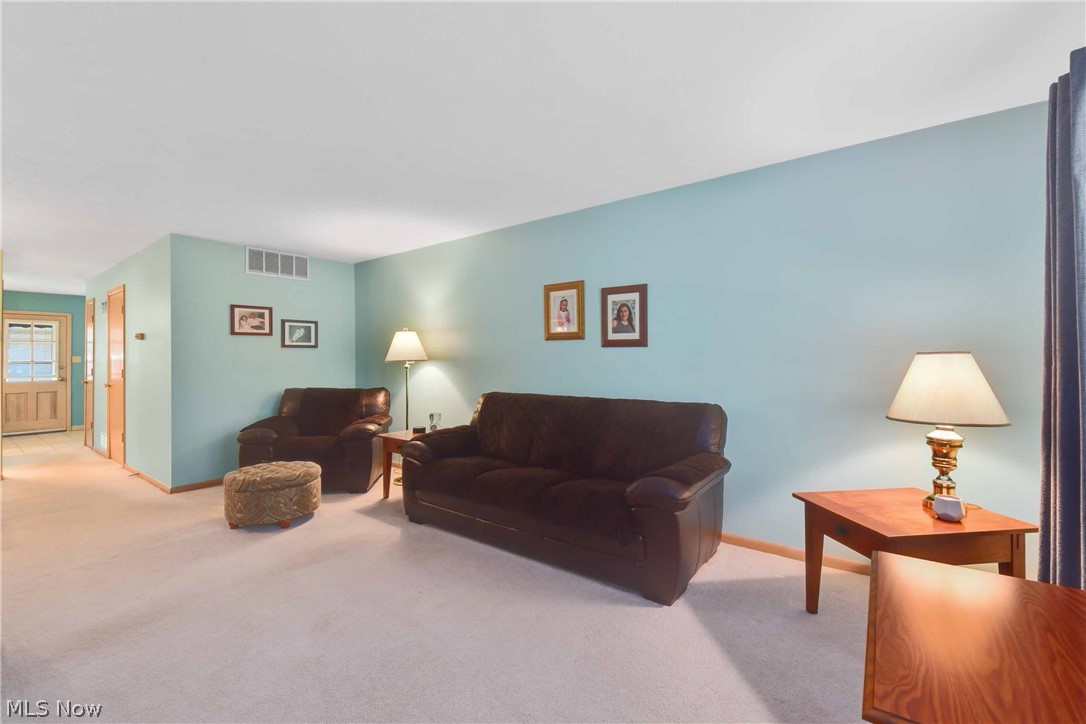 20181 Grannis Road, Unit 4 Cleveland, OH 44126 - Photo 3 of 33 Gallery Image 3