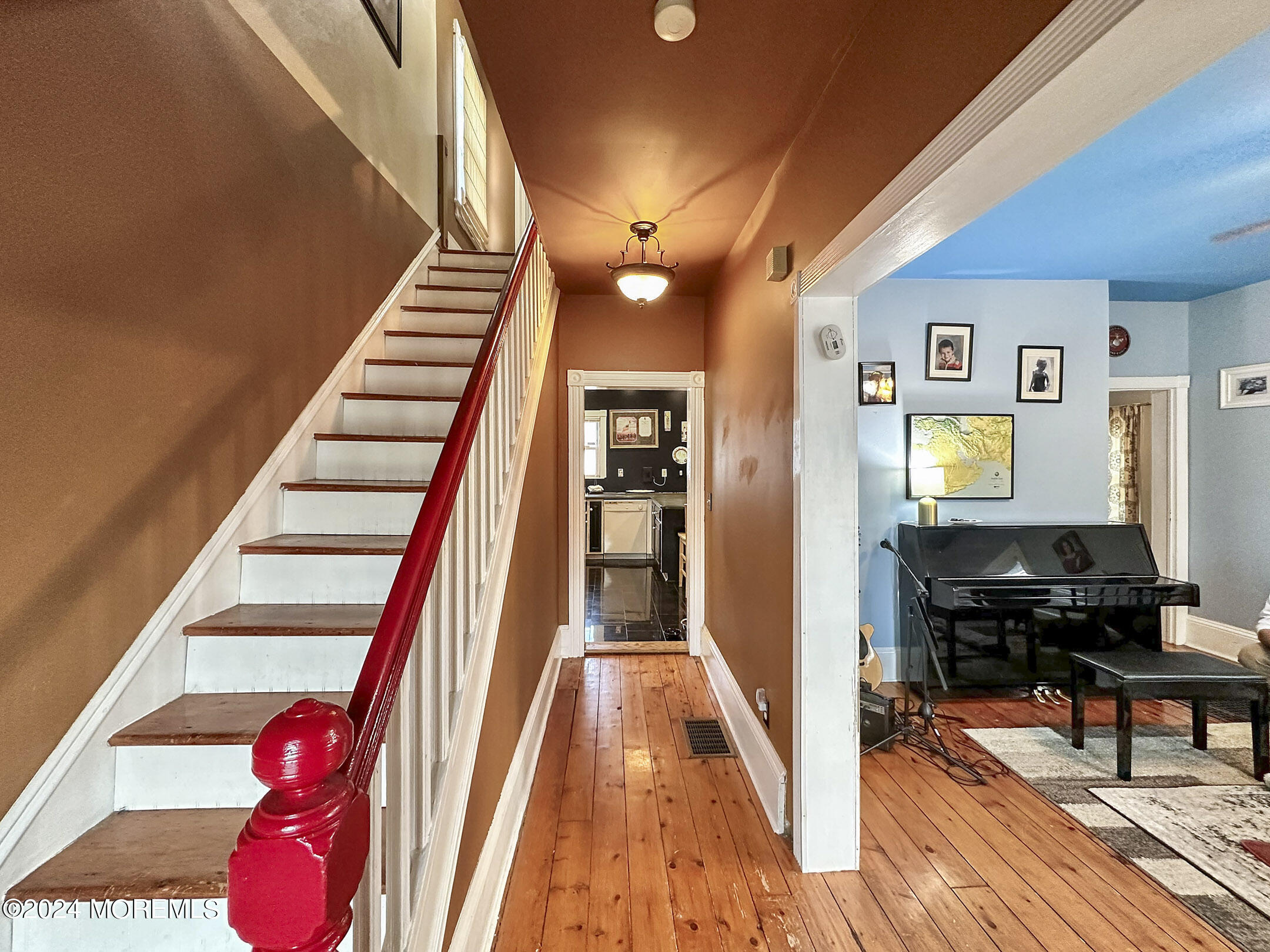 40 Little Street Matawan, NJ 07747 - Photo 6 of 38 Entry