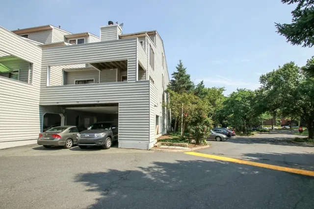 $2,500 | 700 Mainsail Lane, Unit 700, Secaucus, NJ 07094