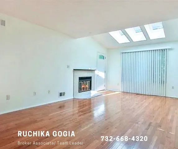 $2,400 | 700 Mainsail Lane, Unit 700, Secaucus, NJ 07094