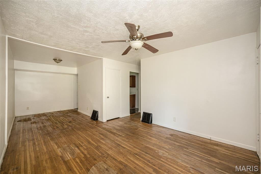 207 Midlothian Road St. Louis, MO 63137 - Photo 6 of 32