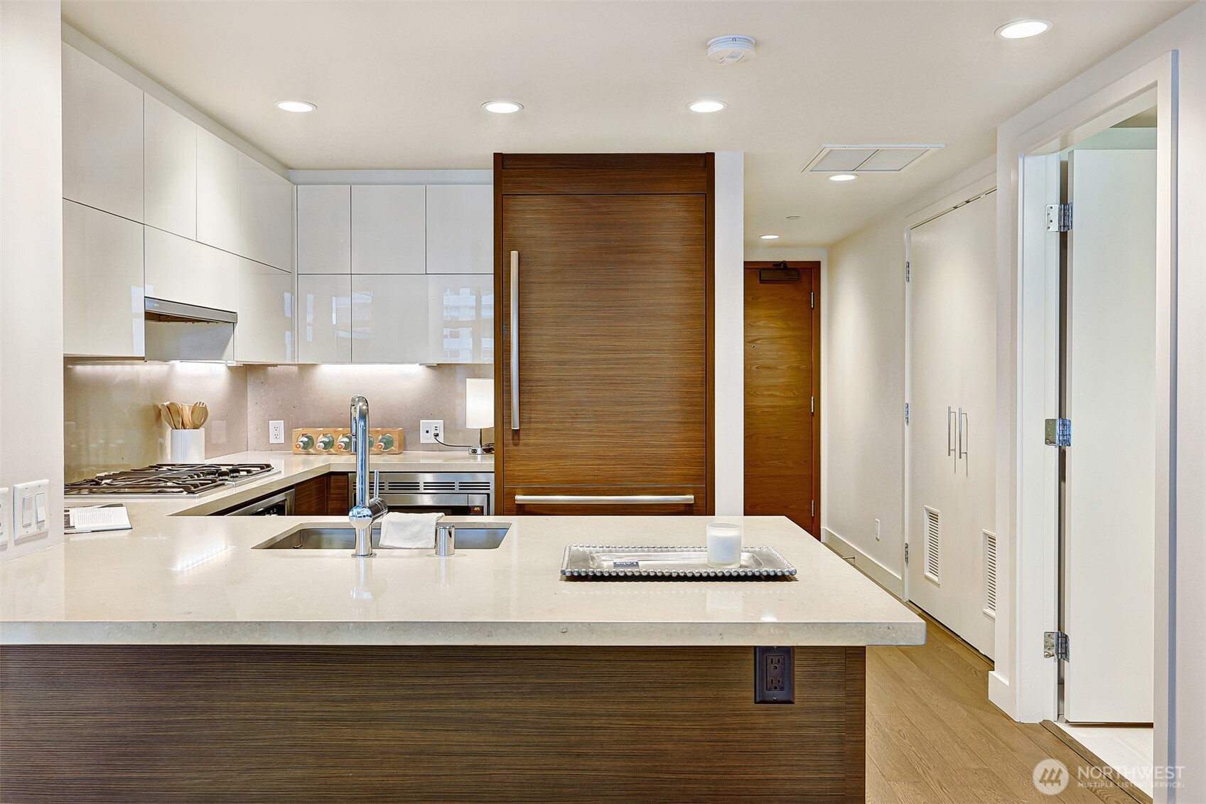 588 Bell Street, Unit 2008S Seattle, WA 98121 - Photo 11 of 38