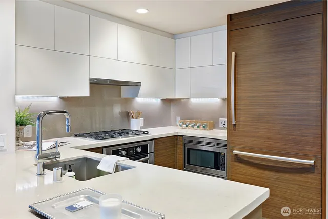 $899,000 | 588 Bell Street, Unit 2008S, Seattle, WA 98121