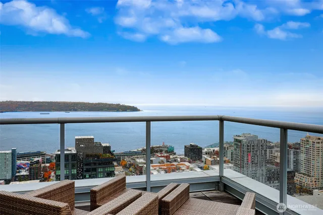 $899,000 | 588 Bell Street, Unit 2008S, Seattle, WA 98121