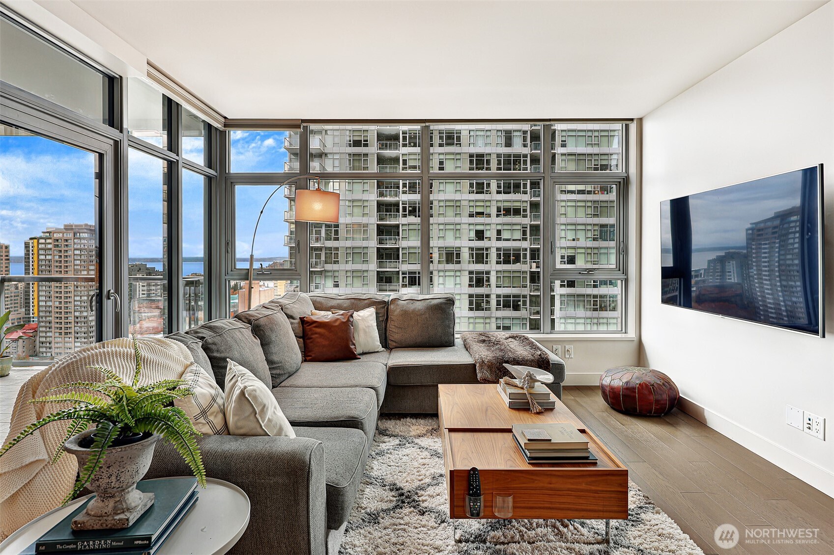 588 Bell Street, Unit 2008S Seattle, WA 98121 - Photo 4 of 38