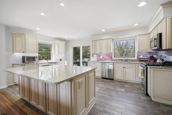 $749,900 | 331 South Vienna Avenue, Egg Harbor City, NJ 08215