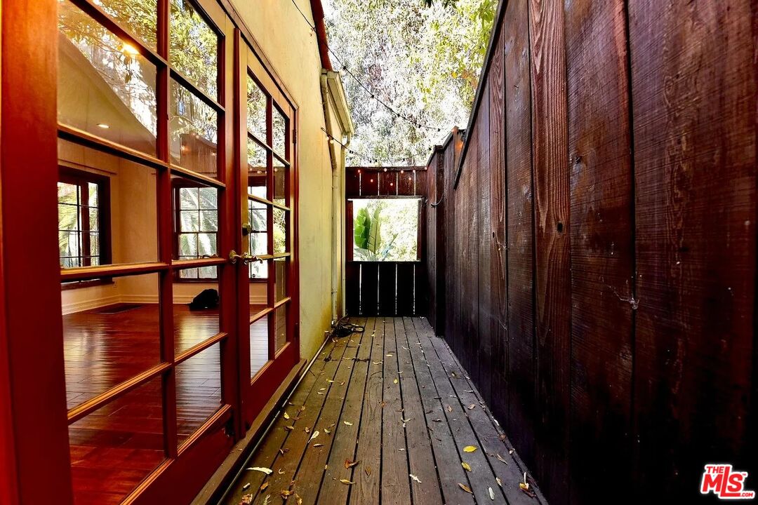 6776 Milner Road Los Angeles, CA 90068 - Photo 17 of 17 Gallery Image 17