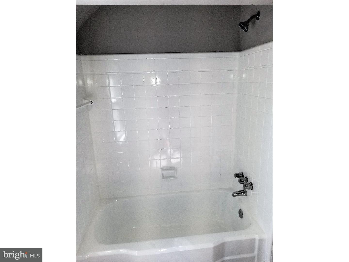 816 Maple Lane Riverside, NJ 08075 - Photo 20 of 25 Bathroom