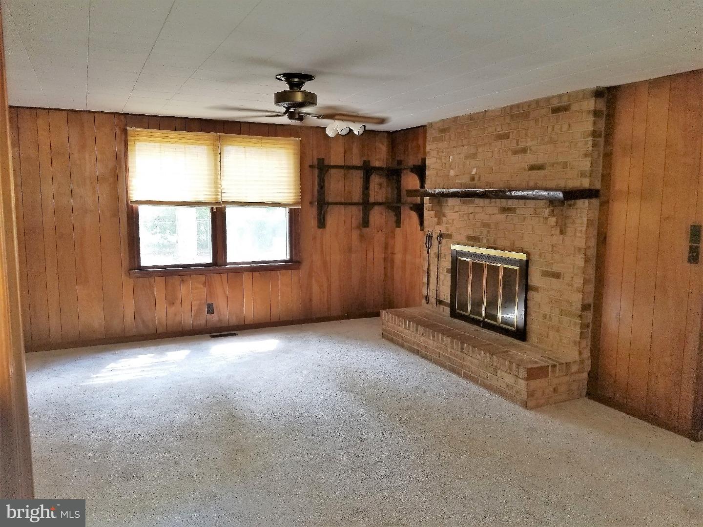 816 Maple Lane Riverside, NJ 08075 - Photo 9 of 25 Family Room