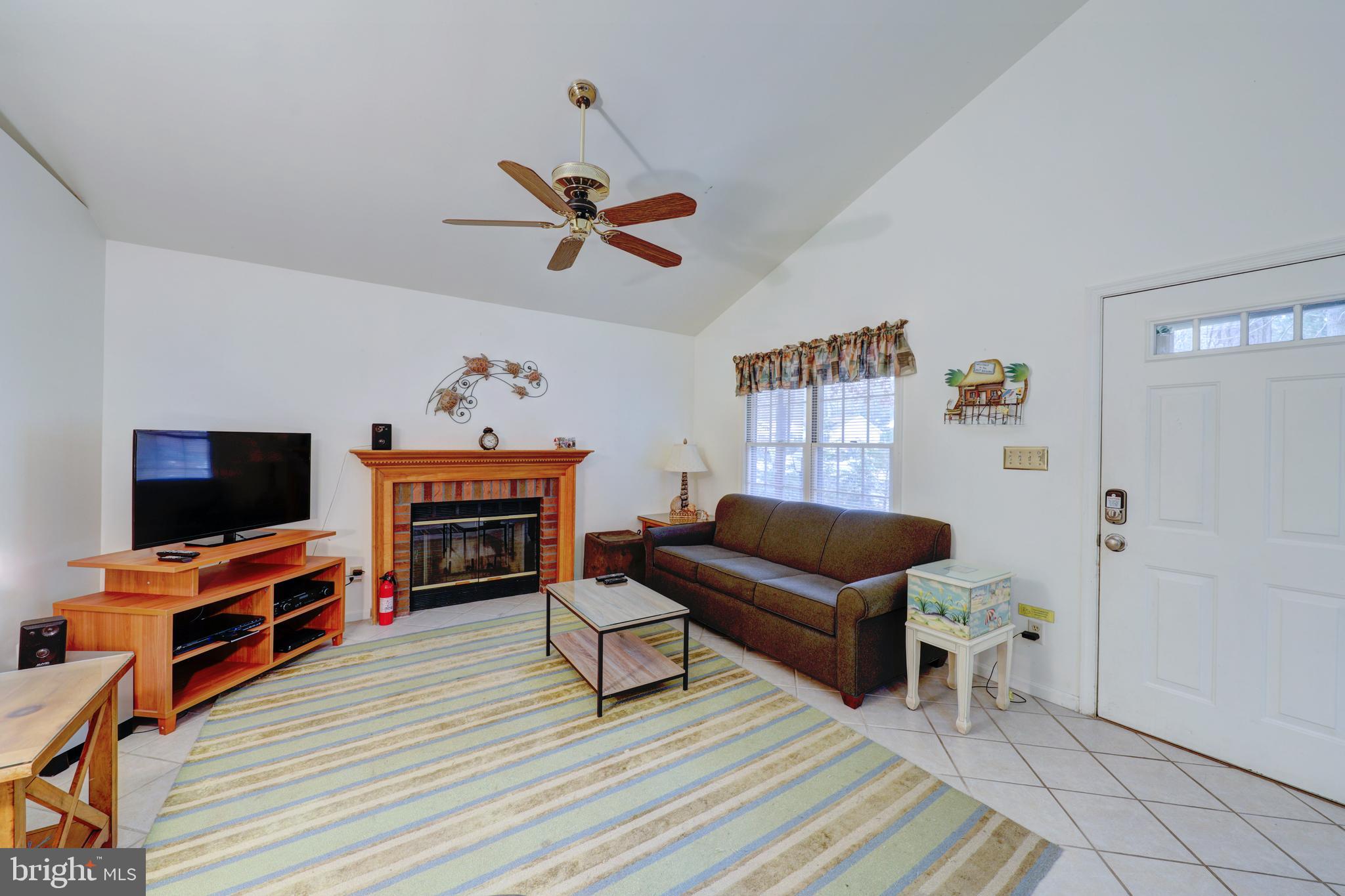 36 Rabbit Run Lane Ocean Pines, MD 21811 - Photo 7 of 28 Living Room