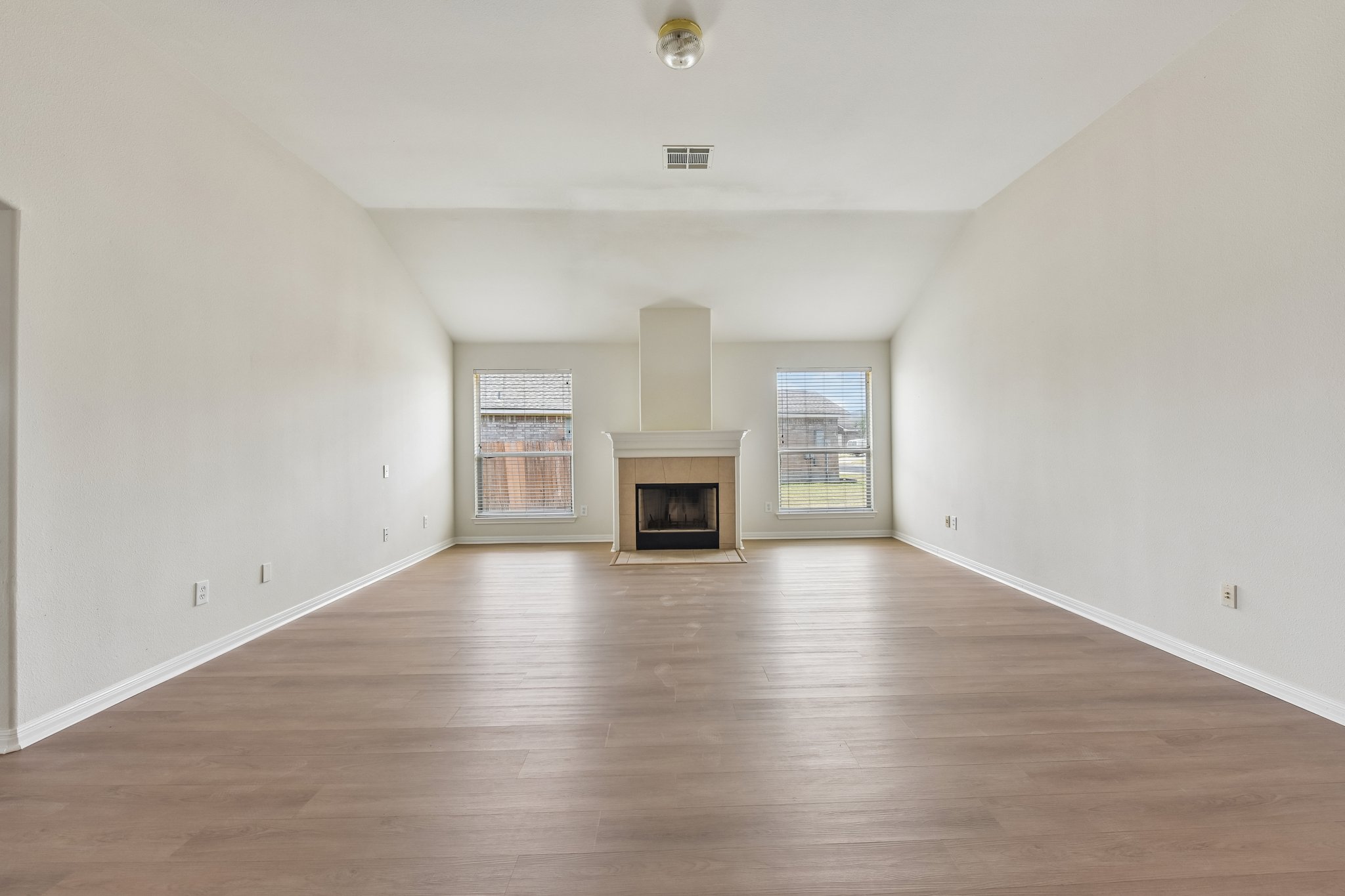 11809 Dunfries Lane Austin, TX 78754 - Photo 7 of 34