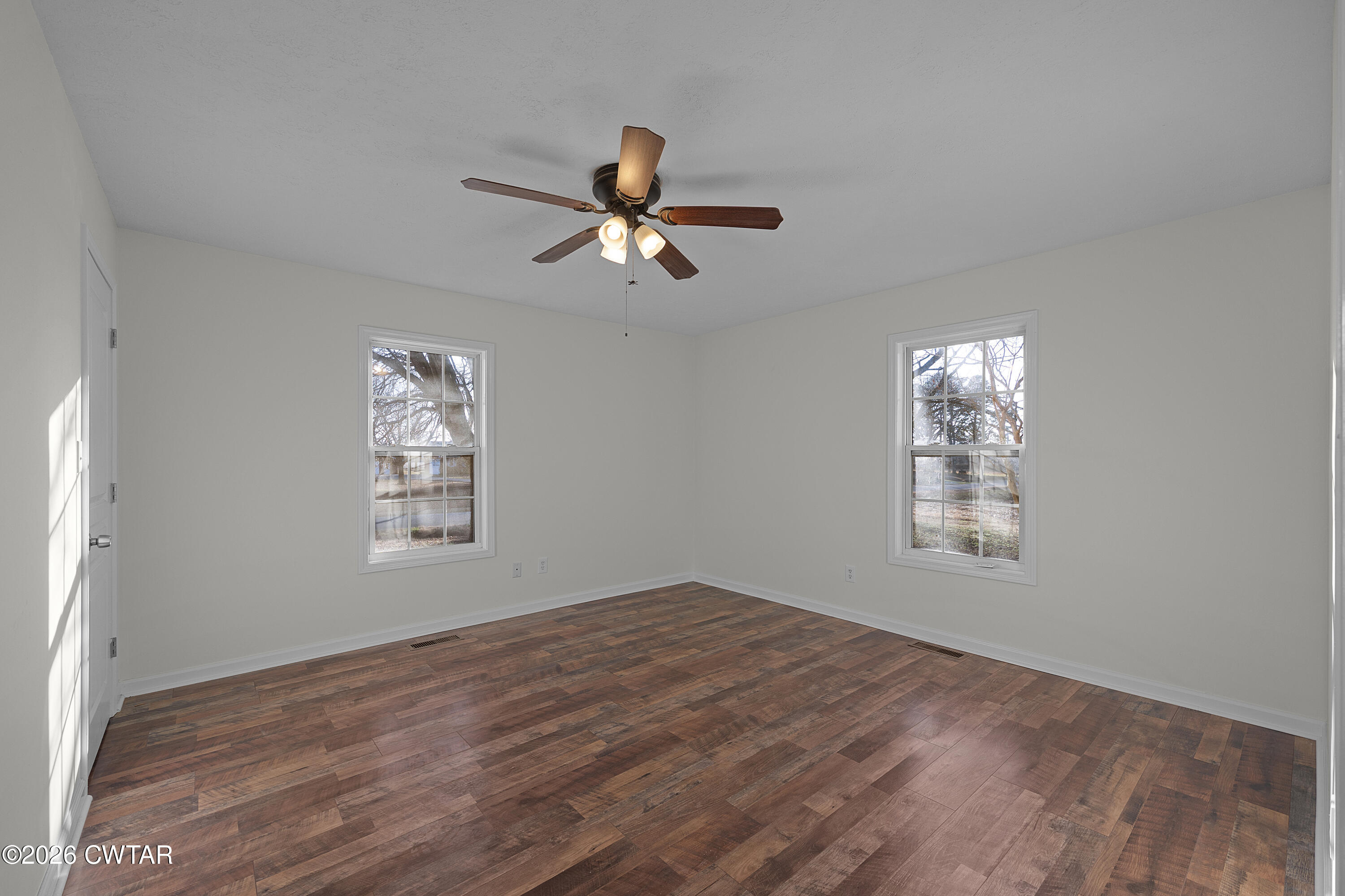 244 Loop Road Trenton, TN 38382 - Photo 22 of 25 a view of empty room with windows