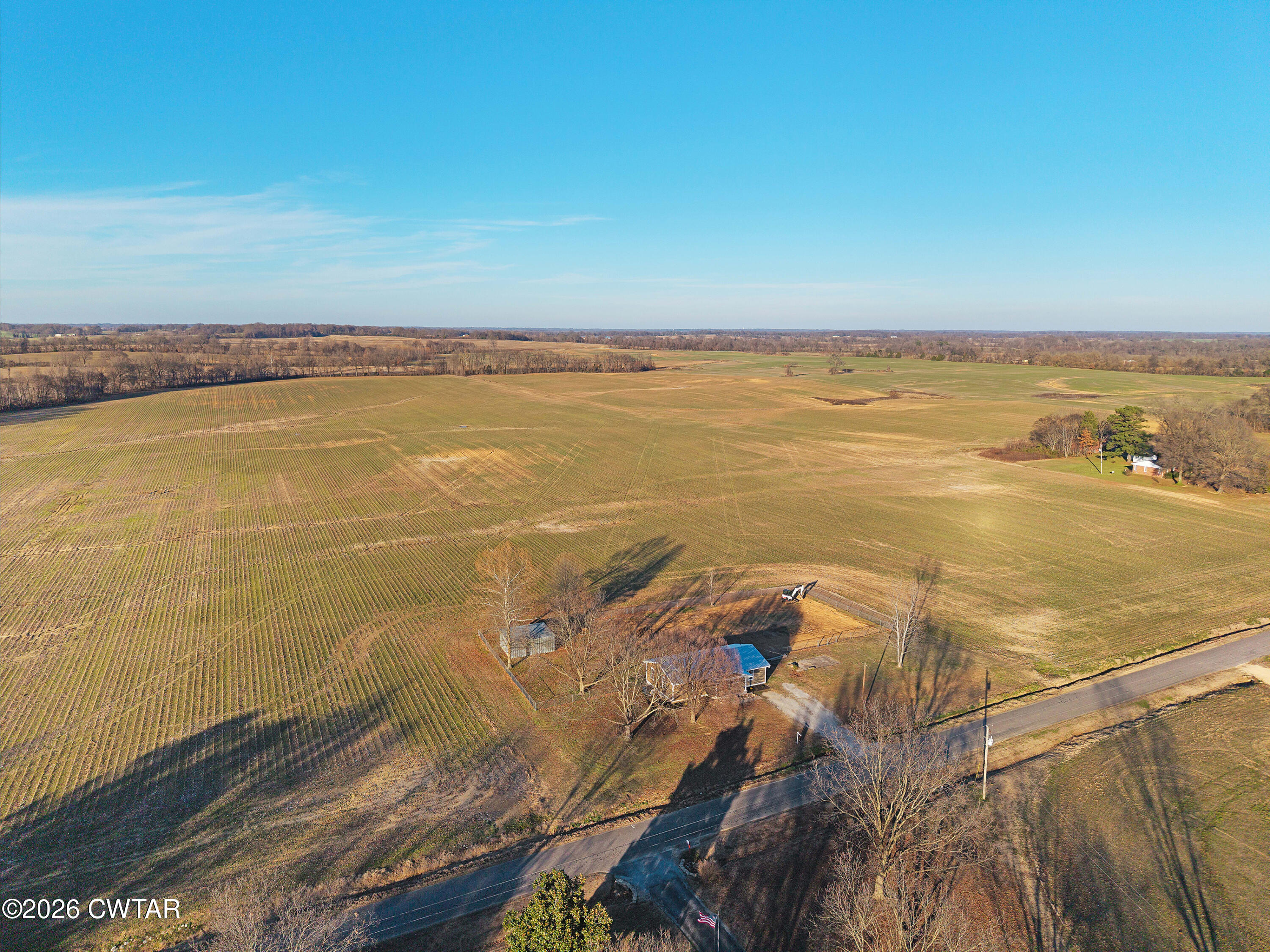 244 Loop Road Trenton, TN 38382 - Photo 3 of 25 a view of an ocean and beach