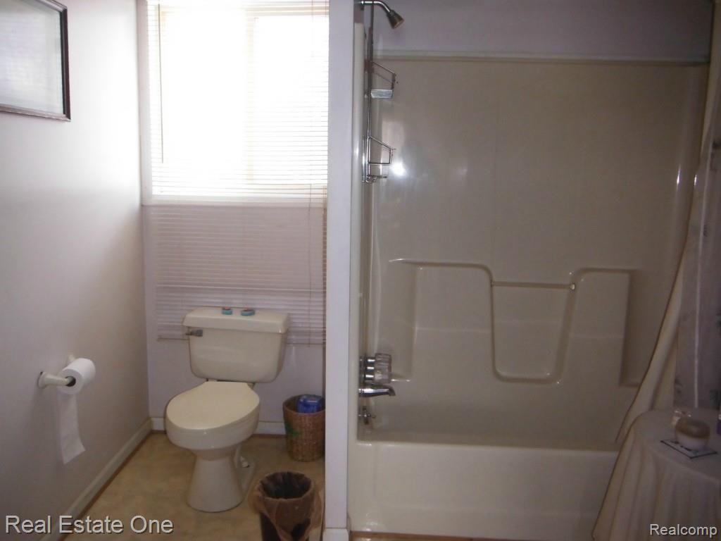2935 Harding Street Pinckney, MI 48169 - Photo 9 of 21 DSCF1853.jpg