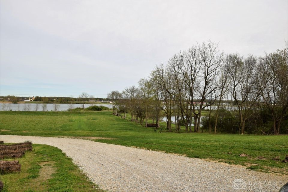 1320 South Bird Road Springfield, OH 45505 - Photo 2 of 5