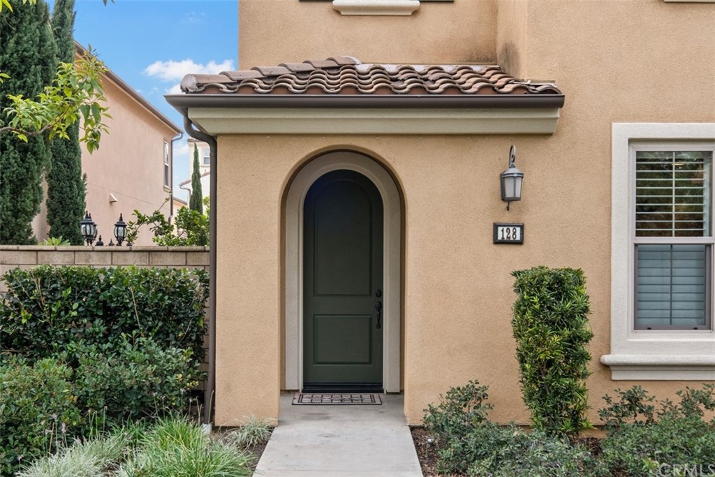 128 Long Grass Irvine, CA 92618 - Photo 5 of 42 a front view of a house with garden