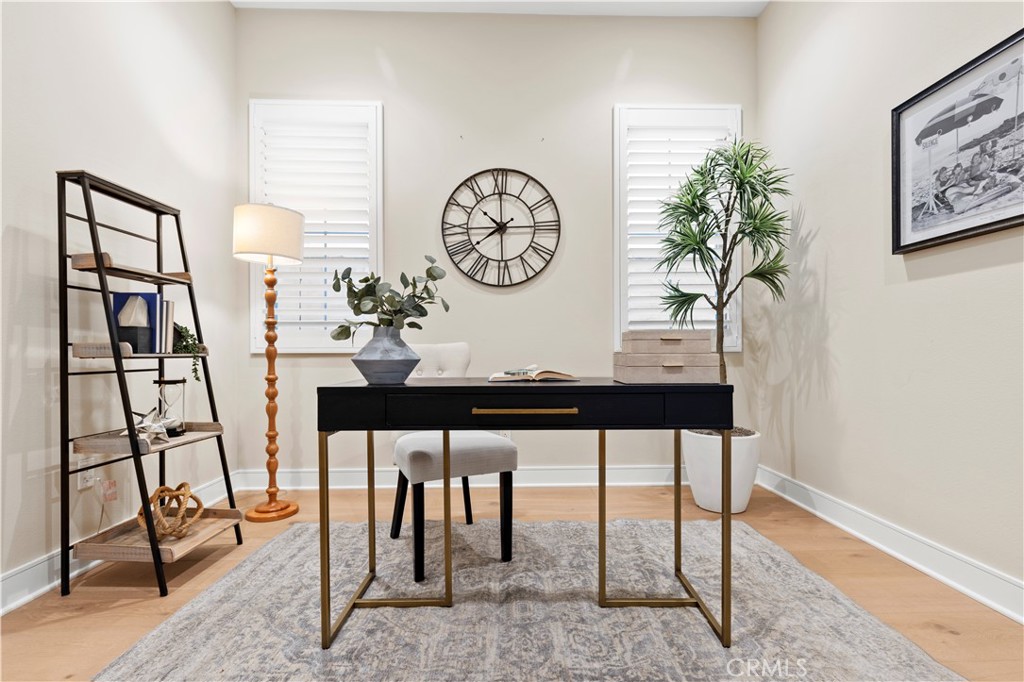 128 Tomahawk Irvine, CA 92618 - Photo 21 of 62 a view of a hallway with elevator