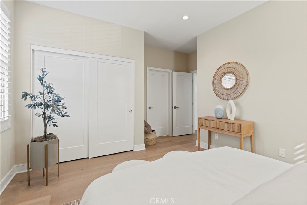 128 Tomahawk Irvine, CA 92618 - Photo 27 of 62 a bedroom with a bed and a potted plant