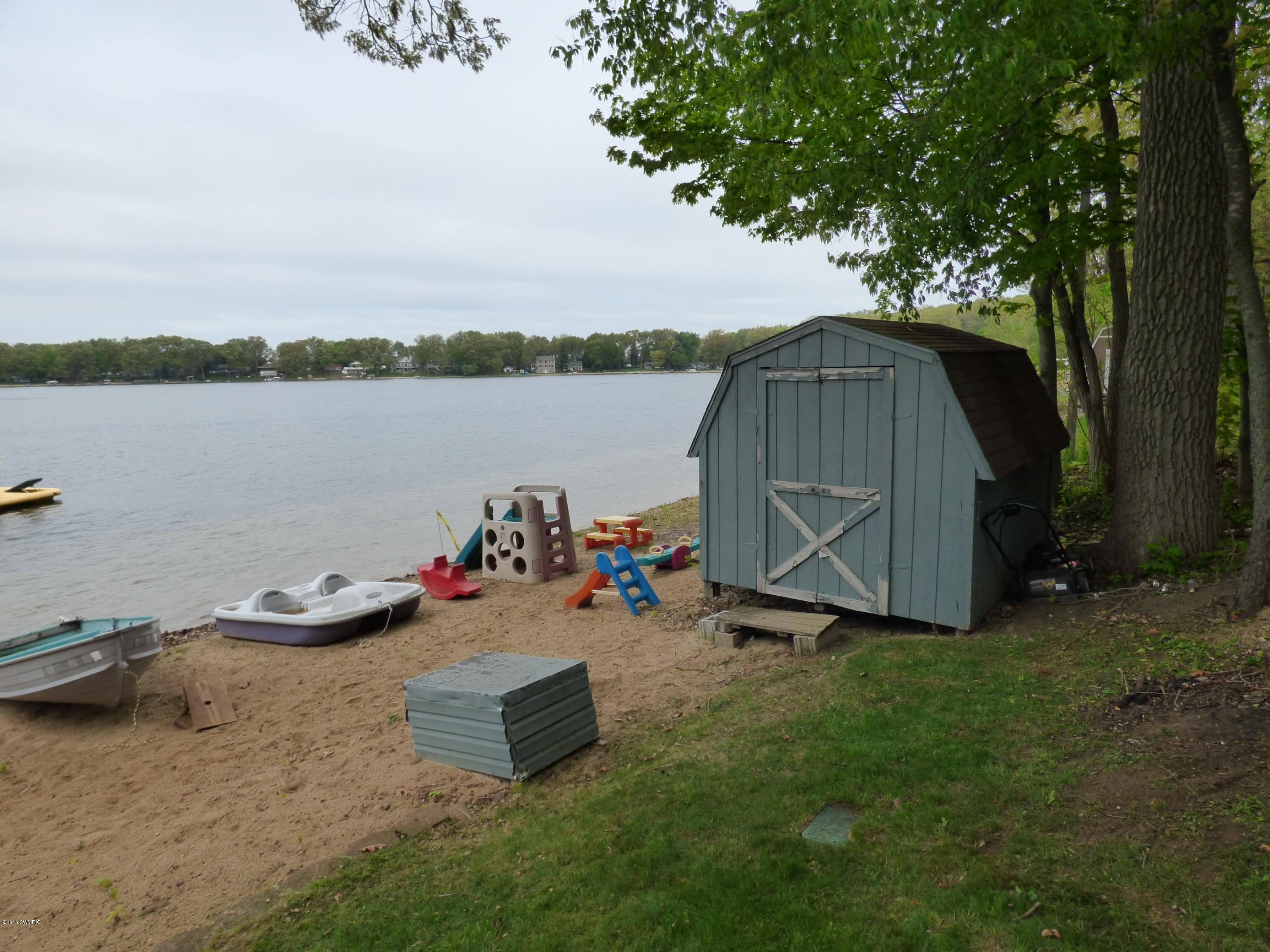 86590 60th Street Decatur, MI 49045 - Photo 3 of 27 Toy shed at the water