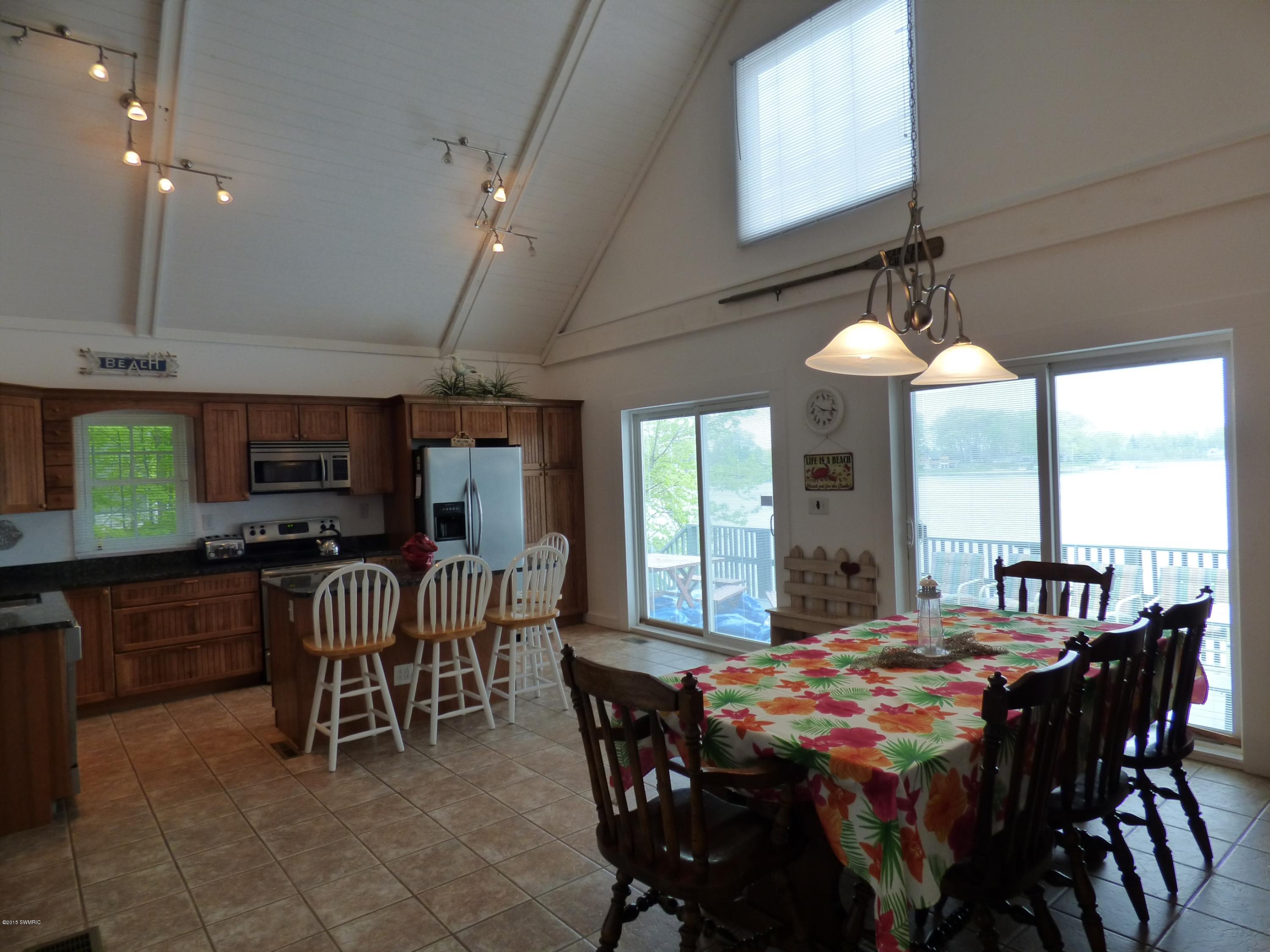 86590 60th Street Decatur, MI 49045 - Photo 7 of 27 Open kitchen and dining