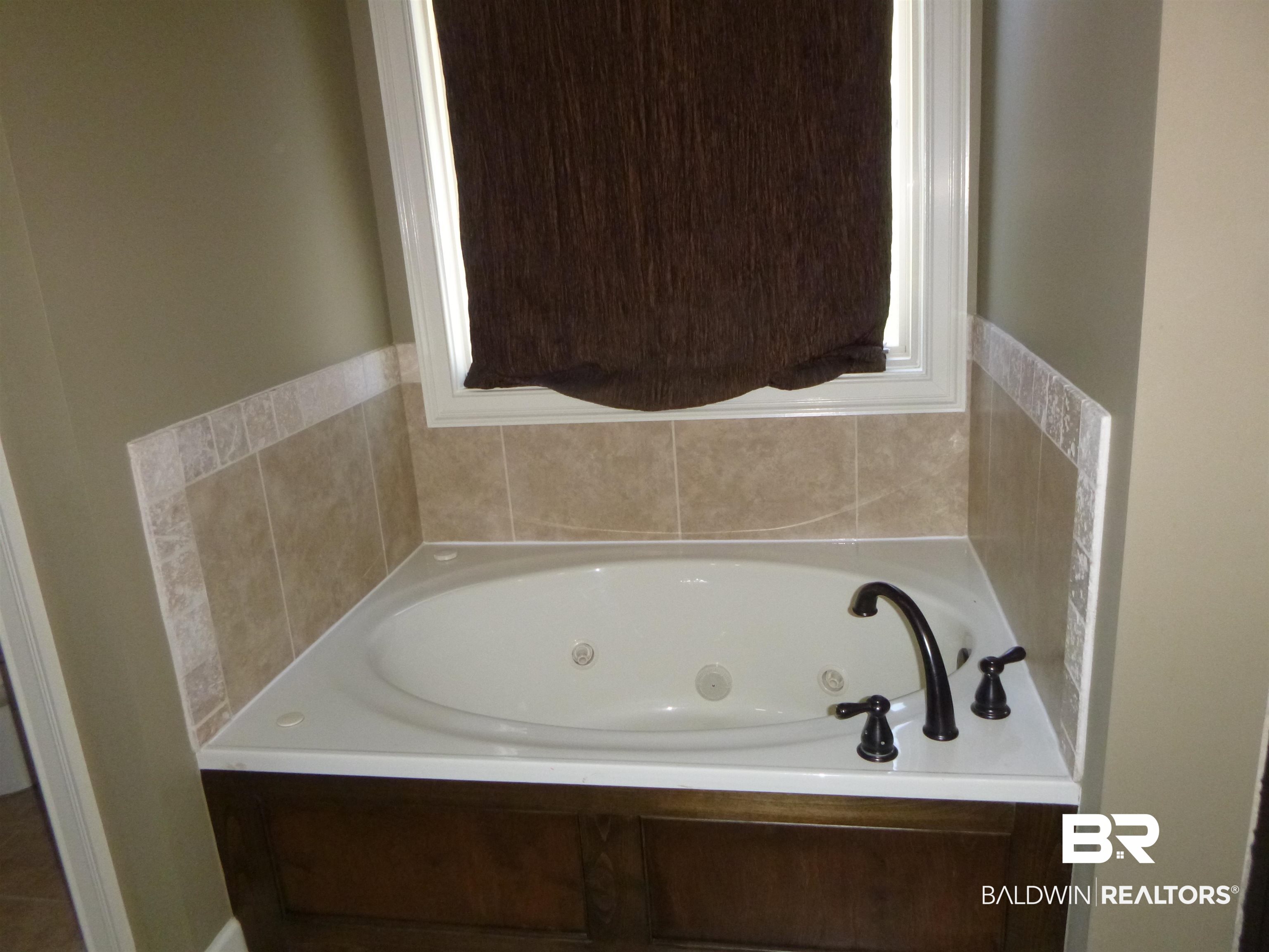 8818 Rosedown Lane Daphne, AL 36526 - Photo 22 of 33 Jetted Tub