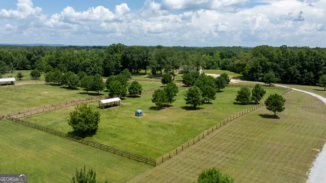 a view of a large yard