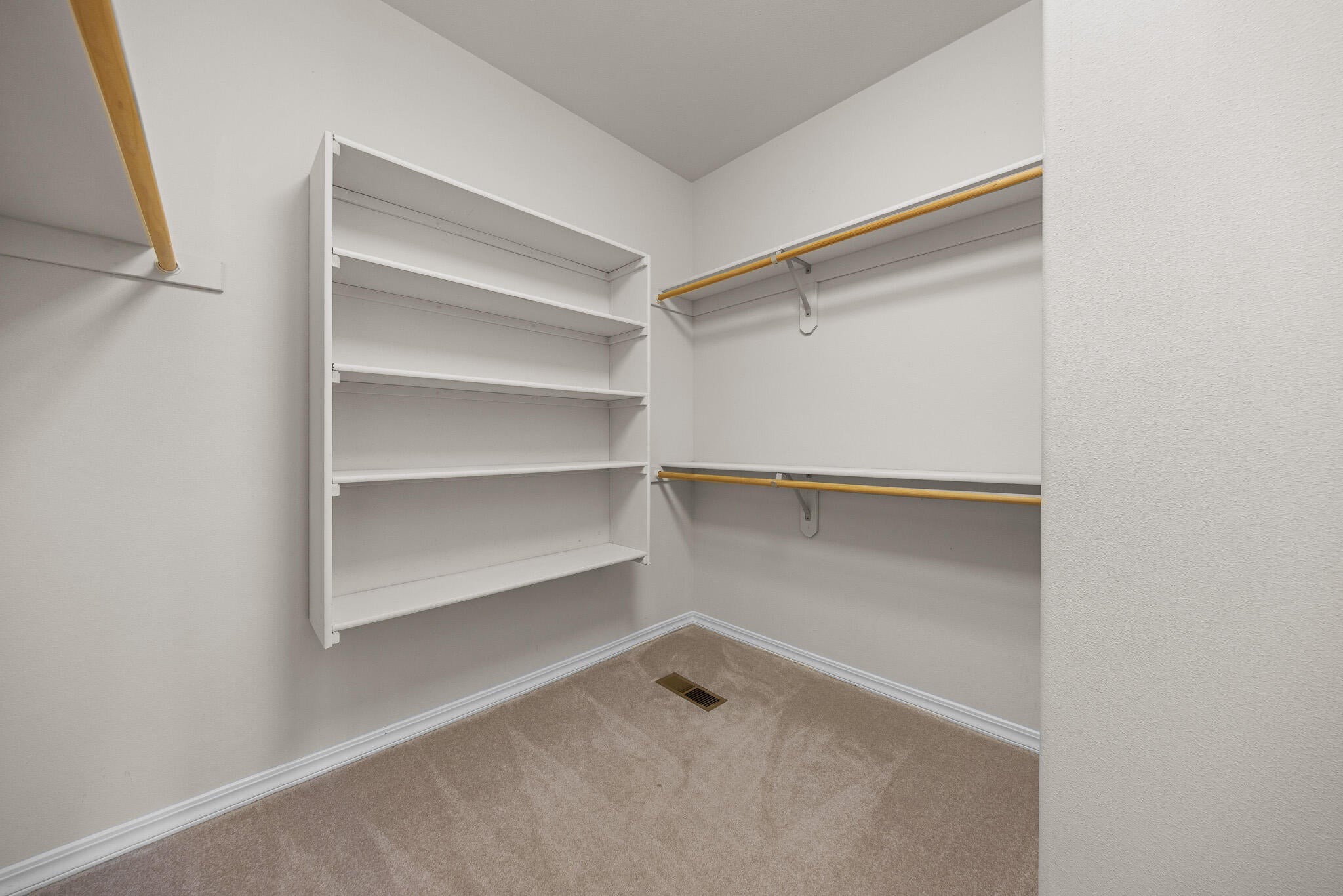 60799 Currant Way Bend, OR 97702 - Photo 13 of 27 Primary walk in closet