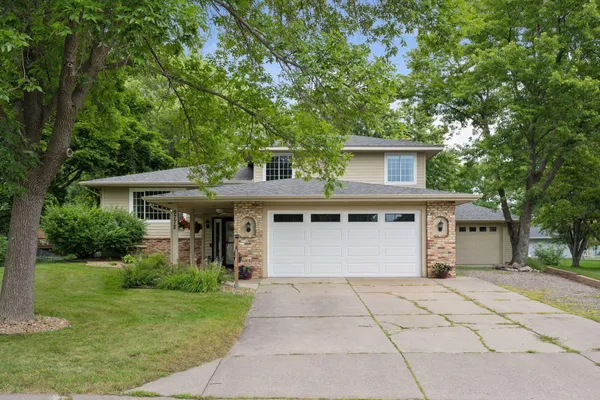 $460,000 | 9772 Ives Lane North, Maple Grove, MN 55369