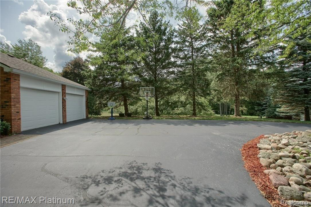 SIDE ENTRY 2 CAR GARAGE