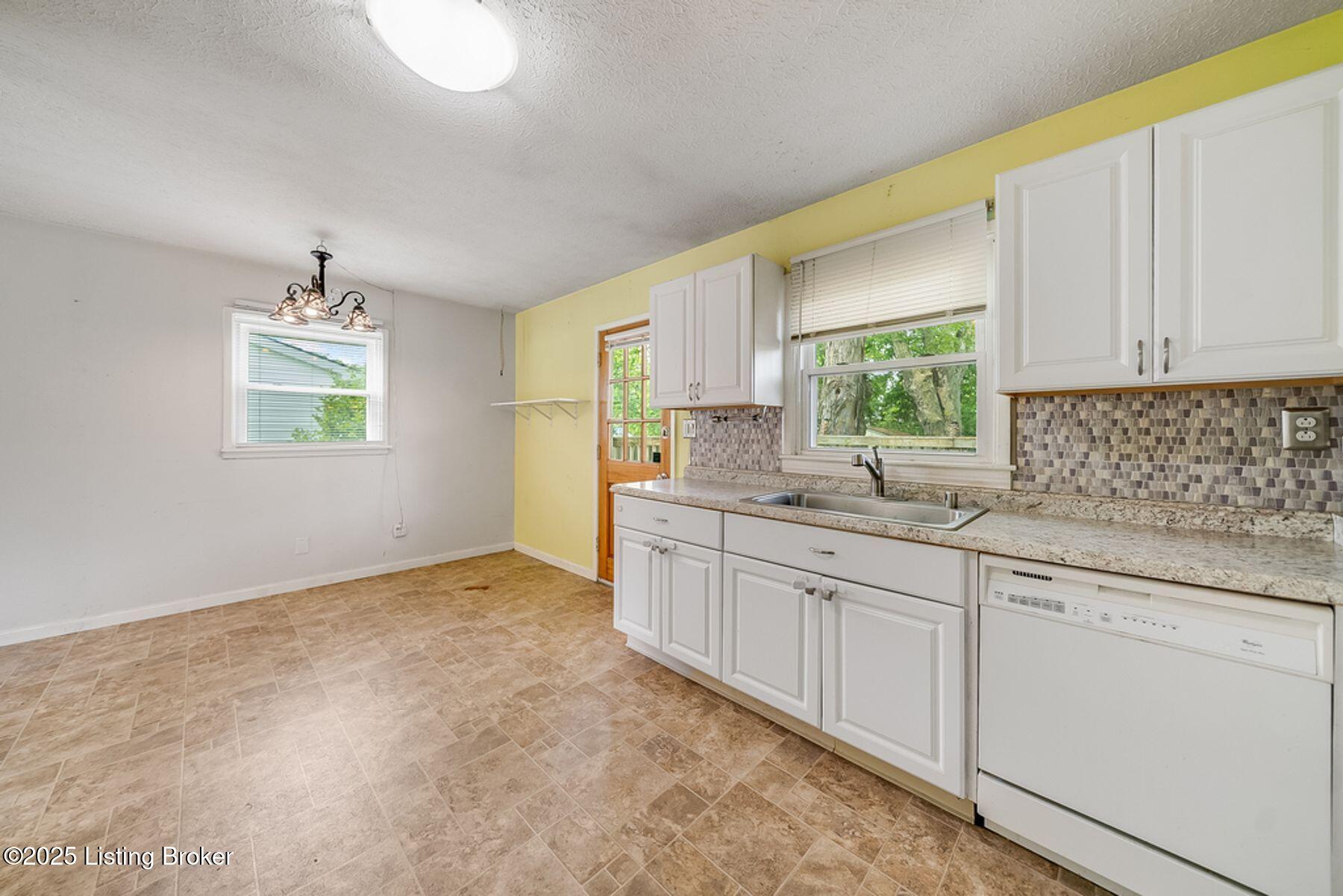 9208 Maple Road Louisville, KY 40229 - Photo 13 of 34 photo_online_013