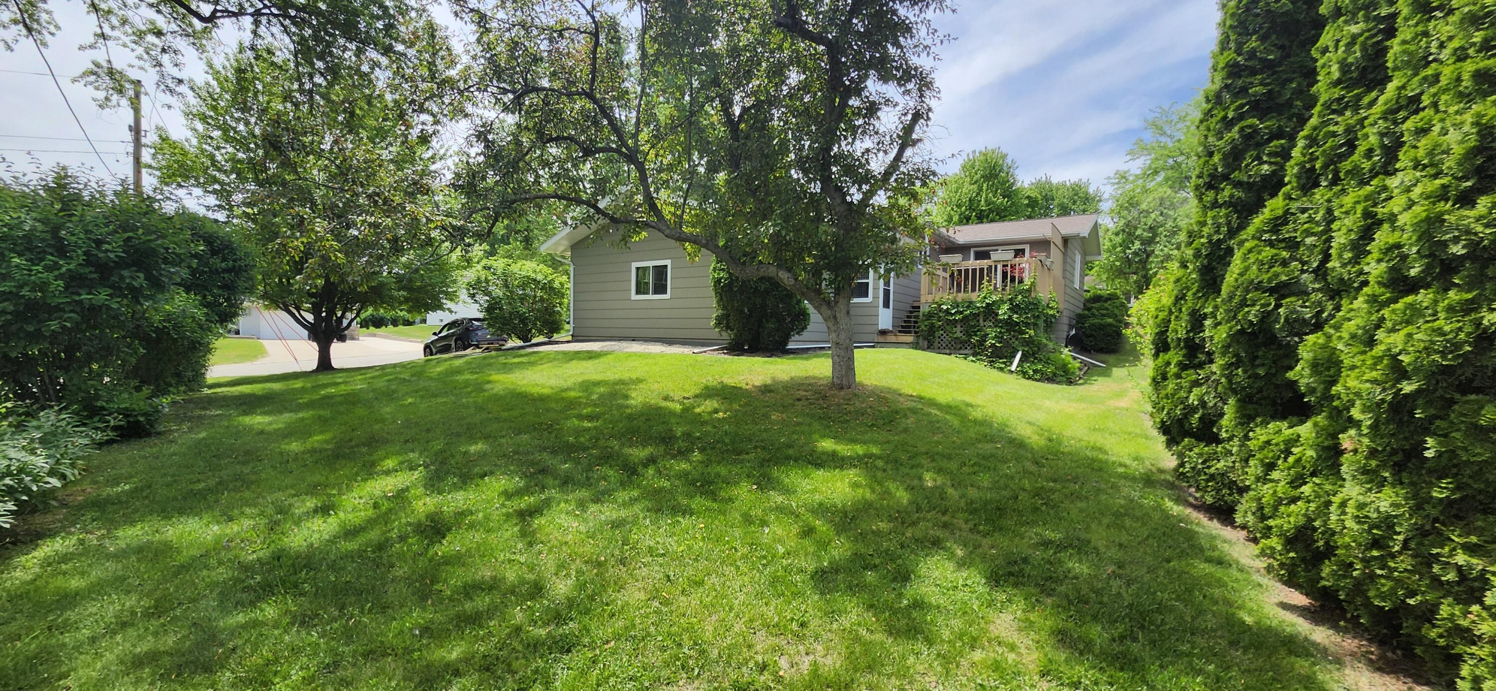 1707 Miller Road Lake Geneva, WI 53147 - Photo 25 of 26 Side yard