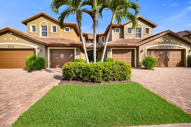 $584,900 | 6689 Alden Woods Circle, Unit 201, Naples, FL 34113