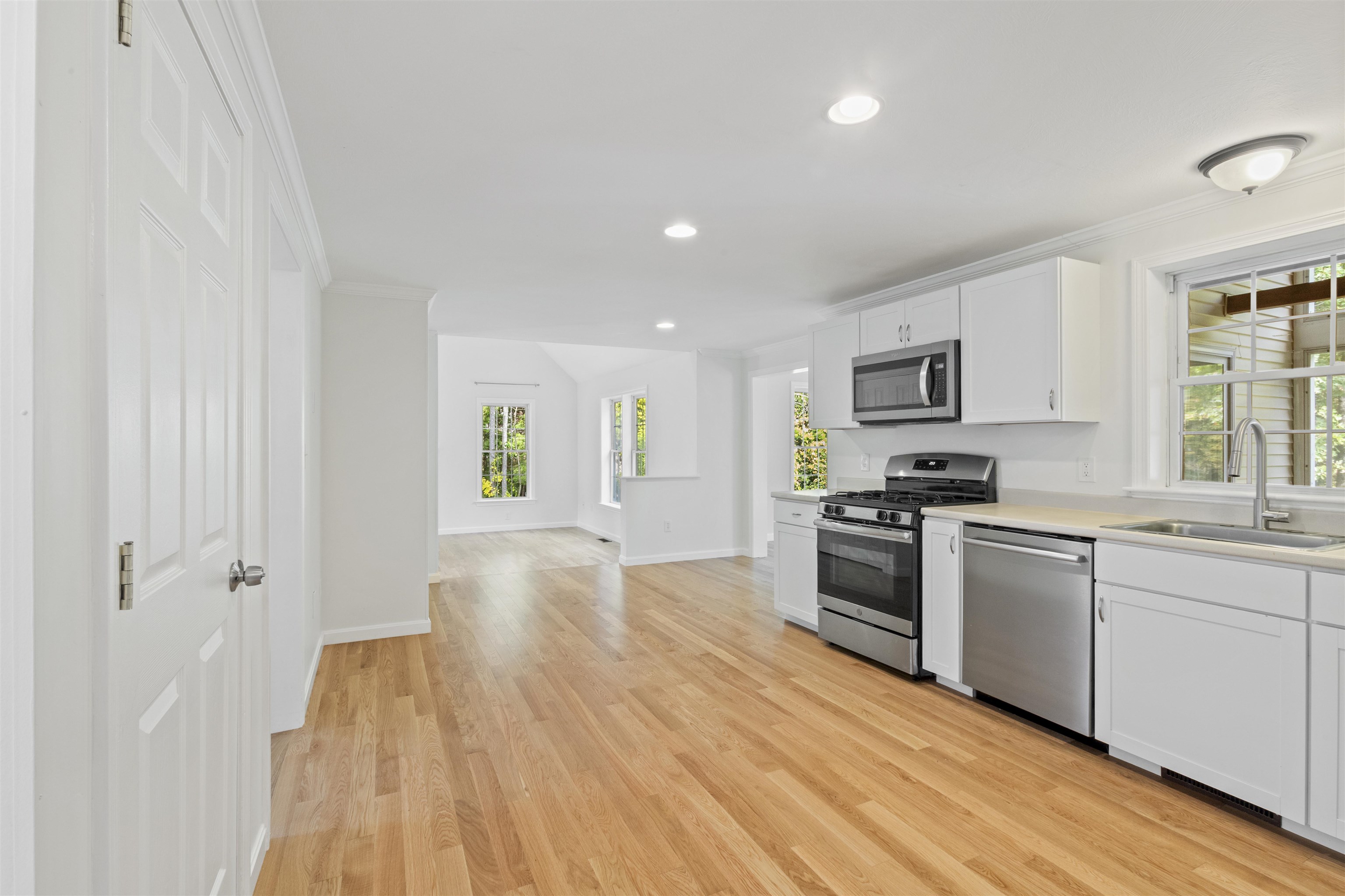 5 Springfield Circle Merrimack, NH 03054 - Photo 5 of 59