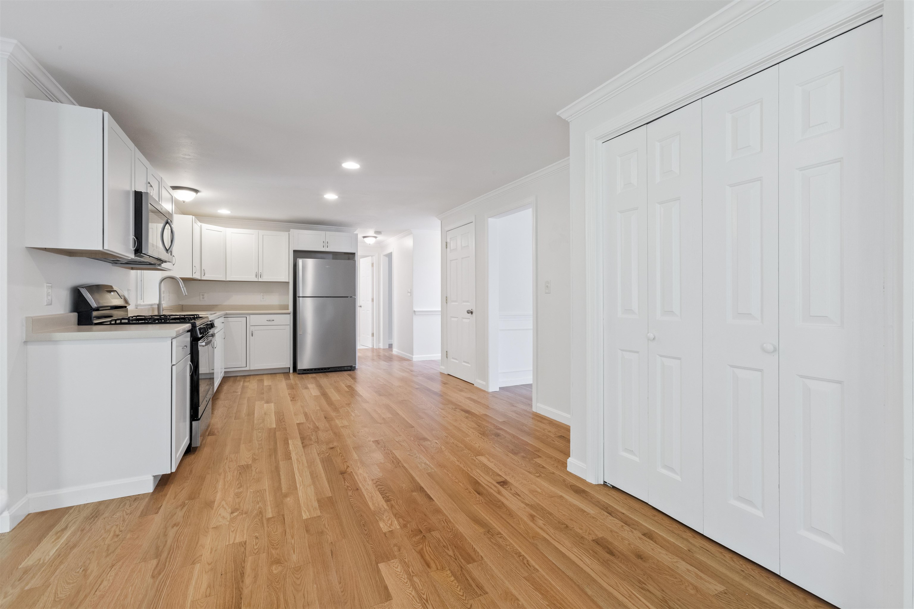 5 Springfield Circle Merrimack, NH 03054 - Photo 6 of 59