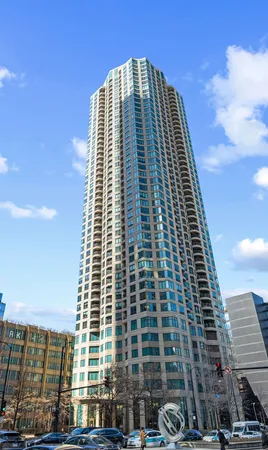 $345,000 | 400 North LaSalle Drive, Unit 3412, Chicago, IL 60654