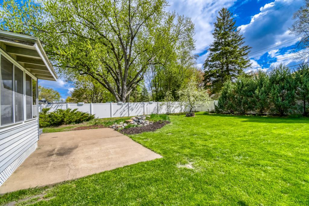 2904 Sheldon Street Roseville, MN 55113 - Photo 28 of 31