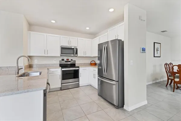 $2,700 | 3293 Hilltop Circle, Bradenton, FL 34211