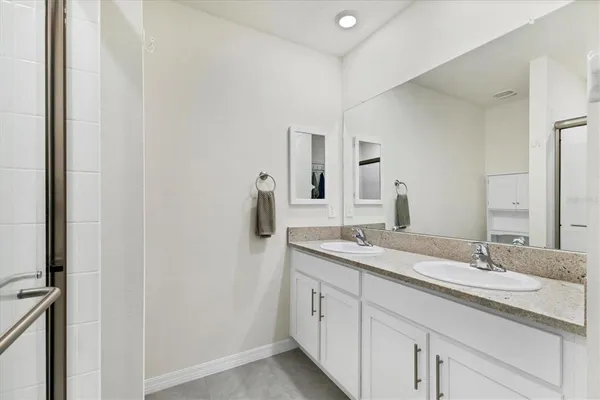 $2,700 | 3293 Hilltop Circle, Bradenton, FL 34211