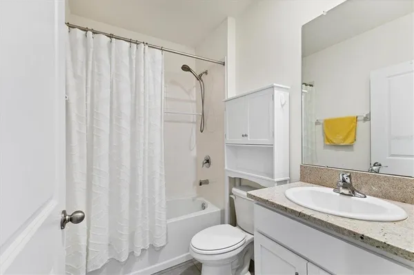 $2,700 | 3293 Hilltop Circle, Bradenton, FL 34211