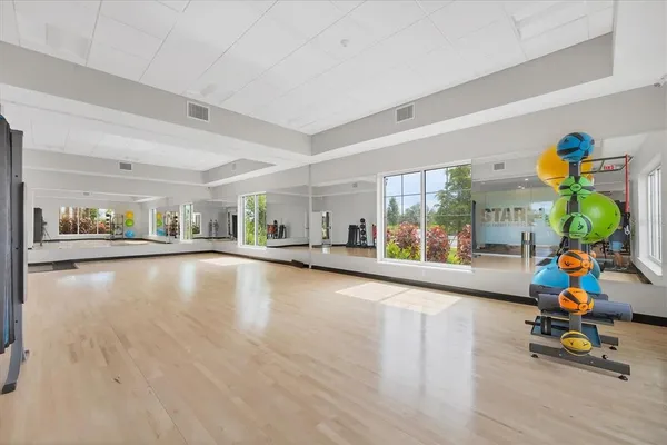 $2,700 | 3293 Hilltop Circle, Bradenton, FL 34211