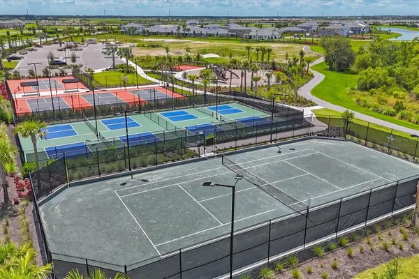 $2,700 | 3293 Hilltop Circle, Bradenton, FL 34211