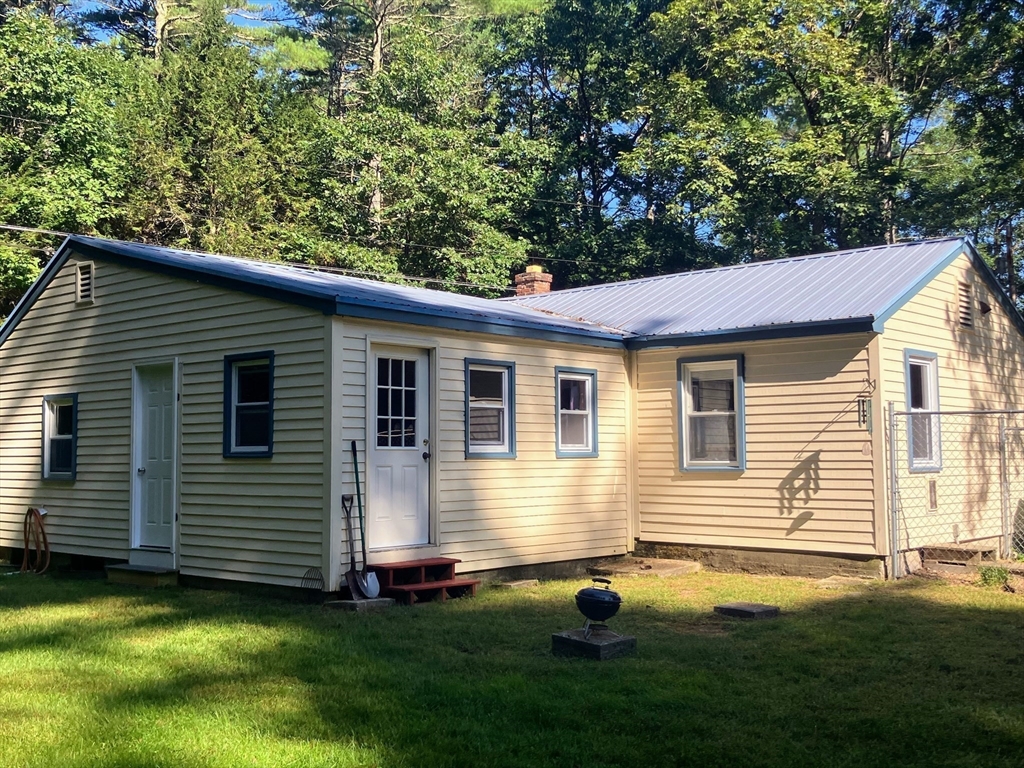 36 Old Battery Road Townsend, MA 01474 - Photo 7 of 33 a view of a house with a yard