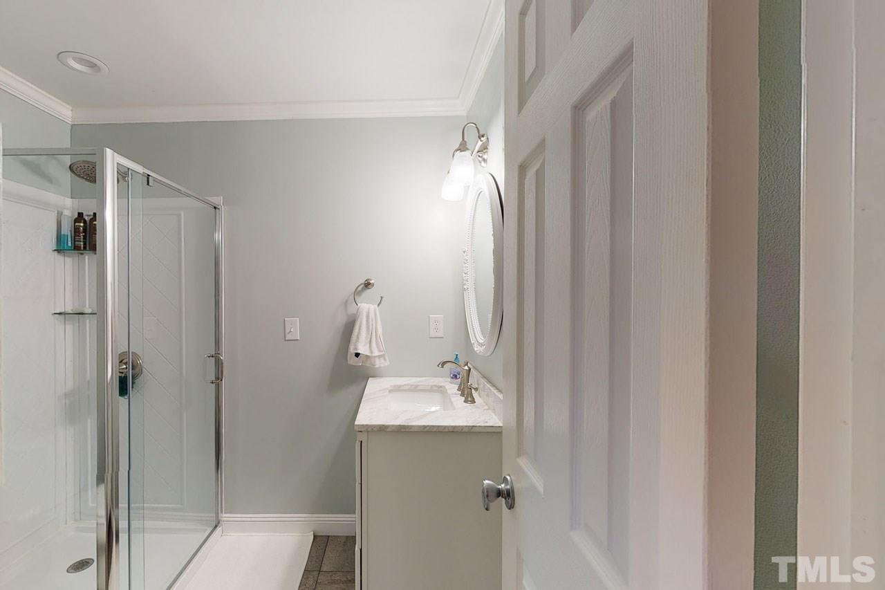 6008 Cobridge Square Raleigh, NC 27609 - Photo 25 of 30 Full bath on 3rd floor has been totally renovated!