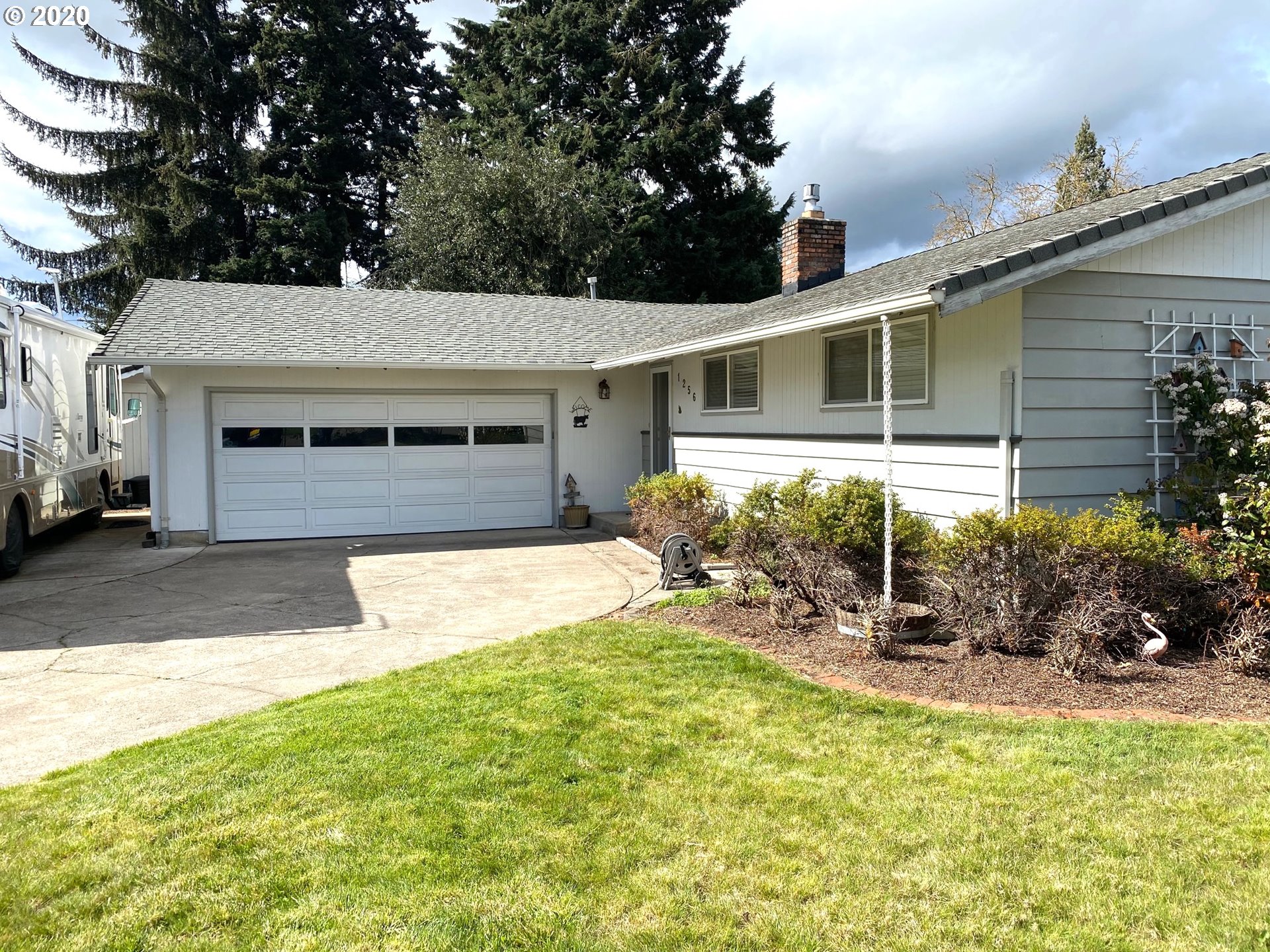 1256 Island Street Springfield, OR 97477 - Photo 2 of 27