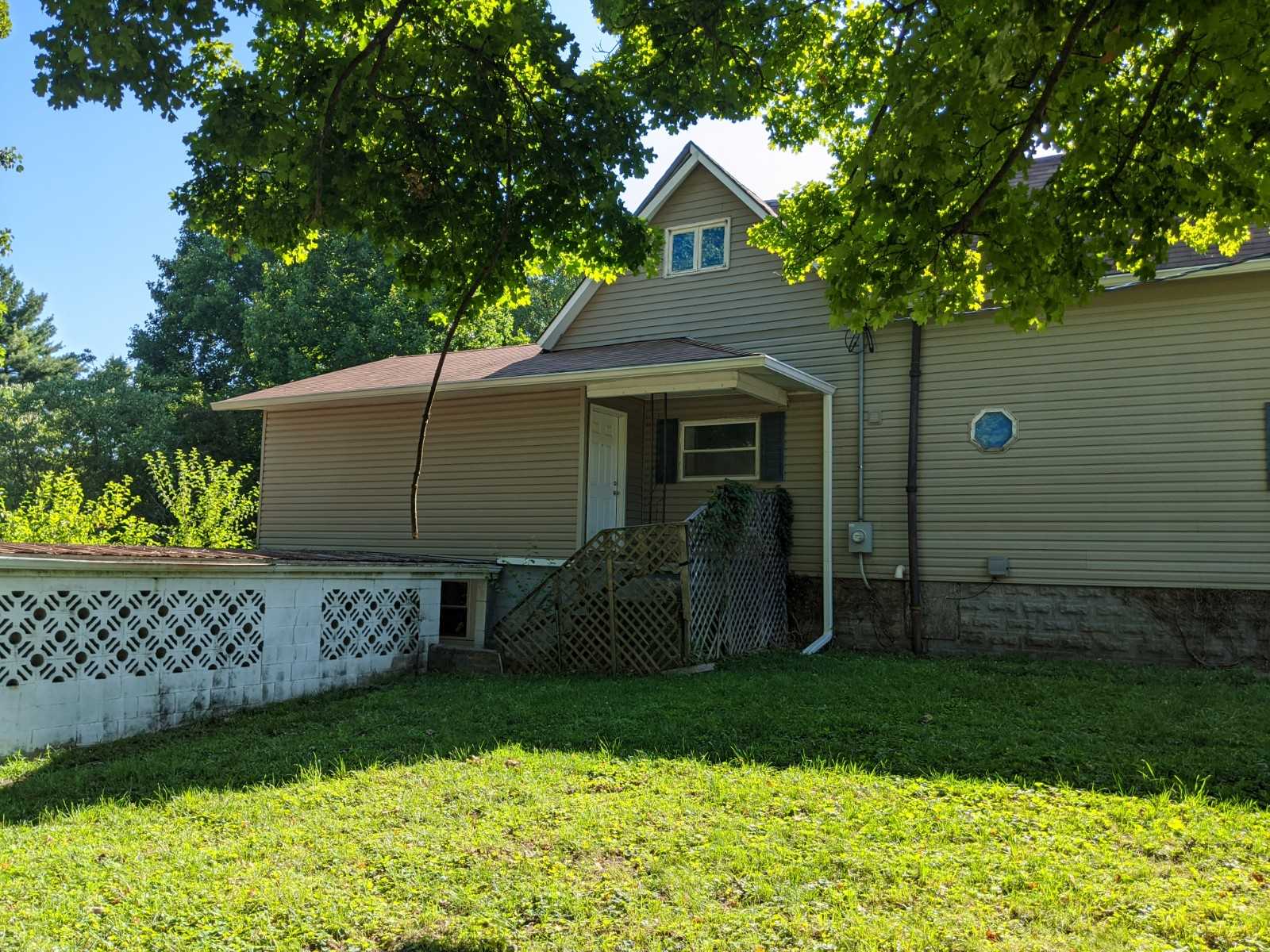 550 West Spring Street Bloomfield, IN 47424 - Photo 3 of 16 Gallery Image 3
