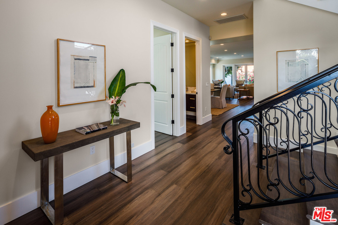 2034 Malcolm Avenue Los Angeles, CA 90025 - Photo 2 of 23