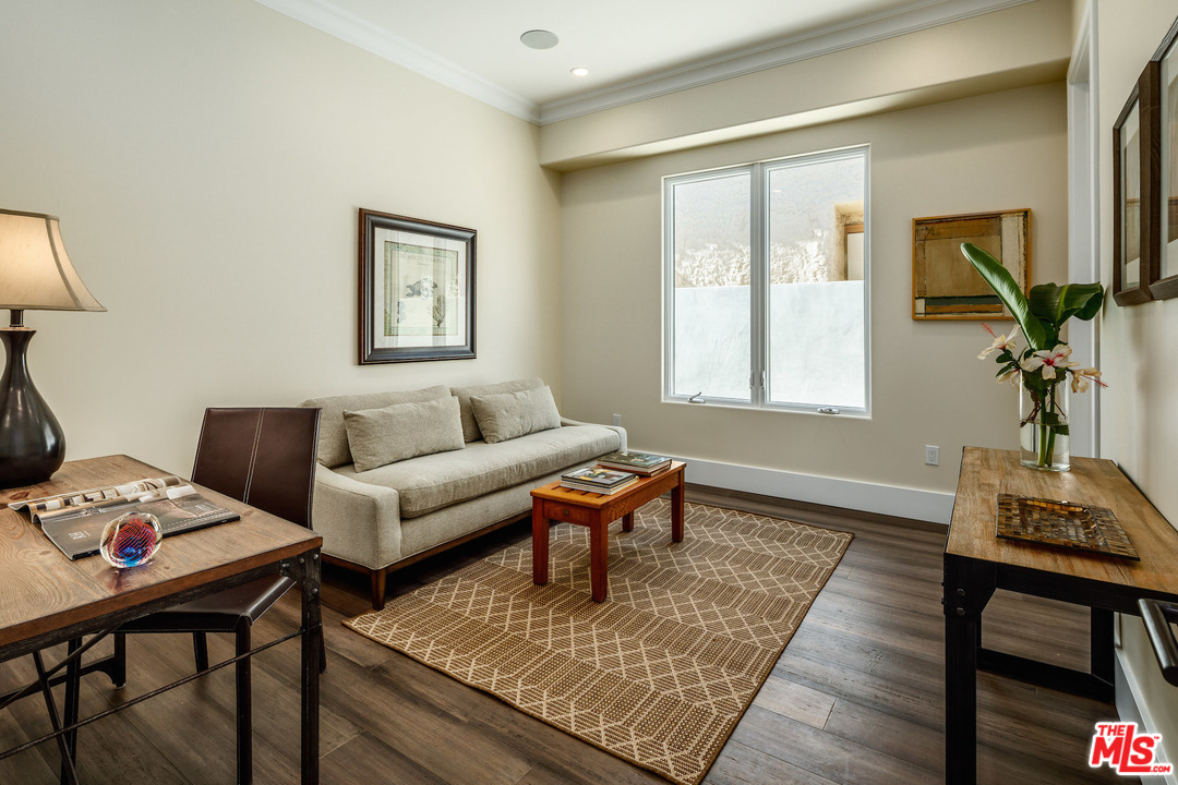 2034 Malcolm Avenue Los Angeles, CA 90025 - Photo 12 of 23